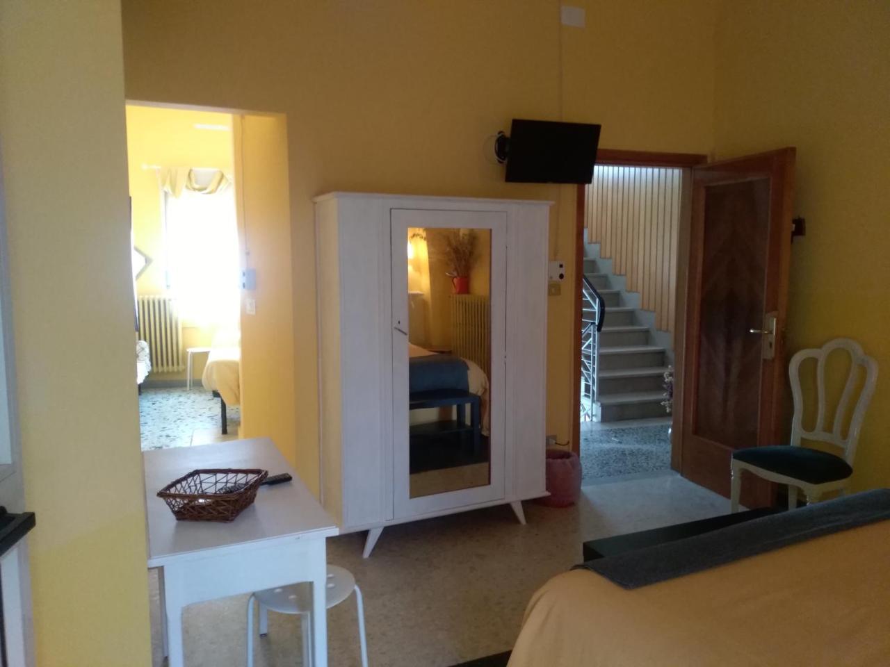 Hotel La Congiura Dei Baroni Teggiano Exterior photo